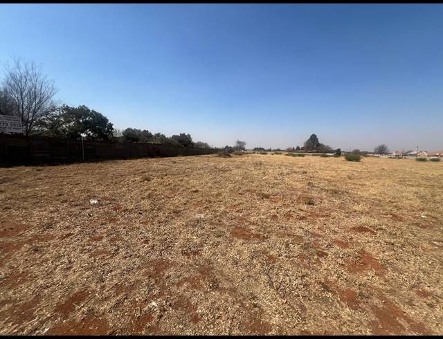 16,252M² VACANT LAND FOR SALE IN KOOKRUS